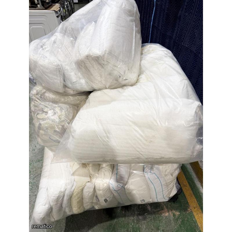 Lote de ropa de cama y varios Item104