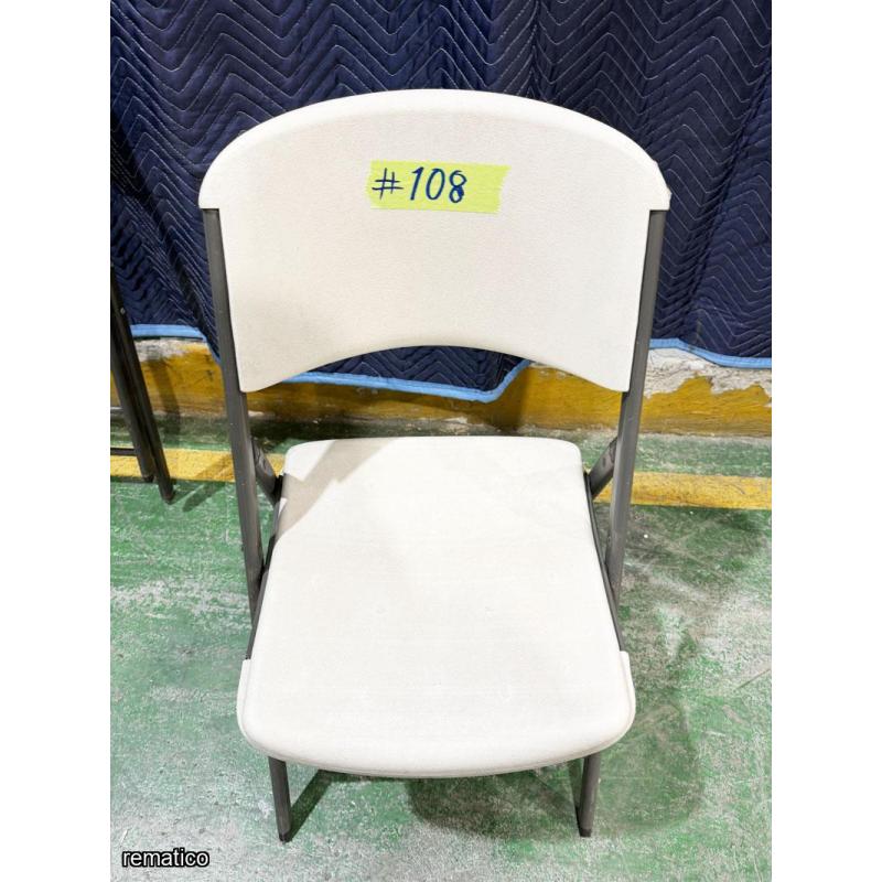 2 Mesas plegables y 2 sillas Item108