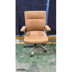 Silla giratoria, de cuero Item132