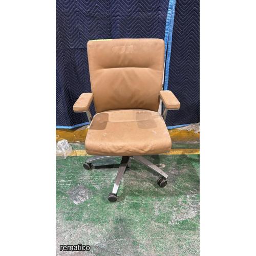 Silla giratoria, de cuero Item132