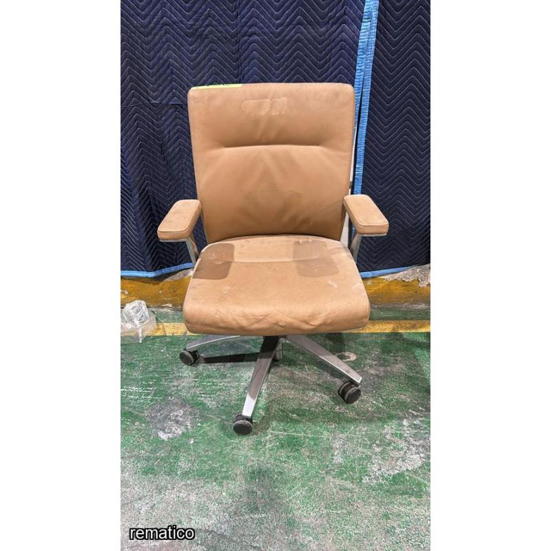 Silla giratoria, de cuero Item132