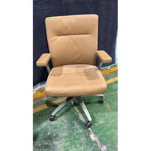 Silla giratoria, de cuero Item133