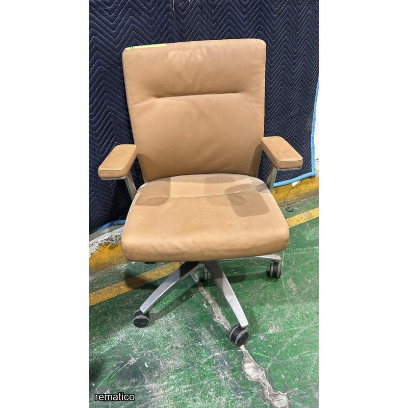 Silla giratoria, de cuero Item133