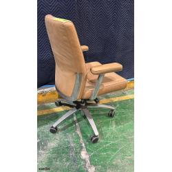 Silla giratoria, de cuero Item133