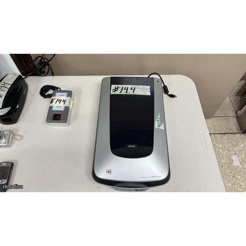 Lote de Monitores y varios Item144