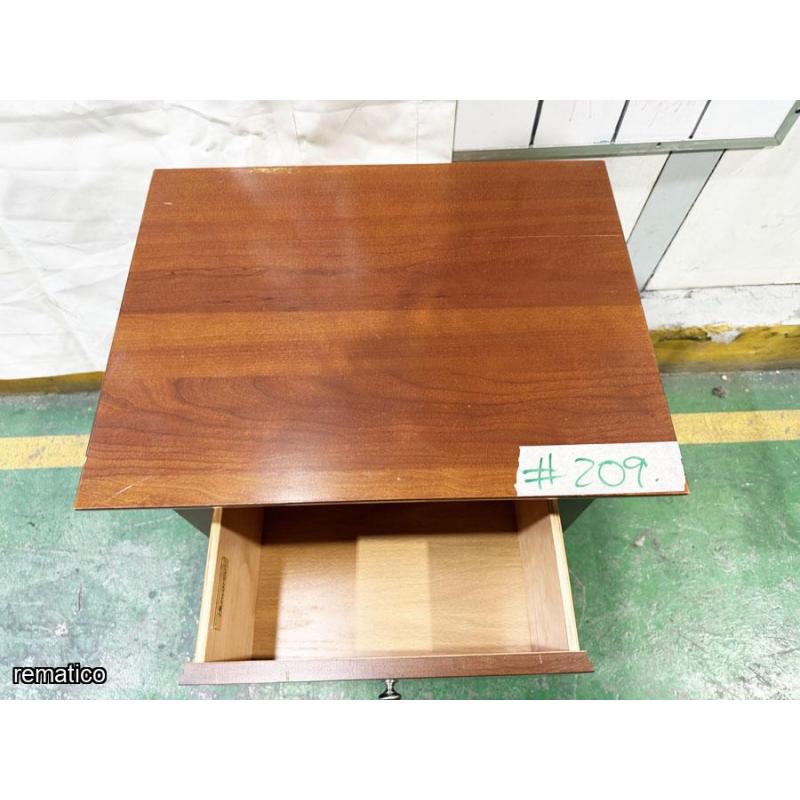 Mesa de noche Item209