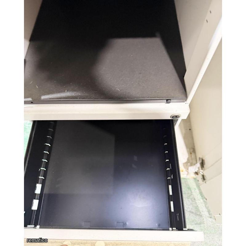 Gabinete metálico, locker Item22