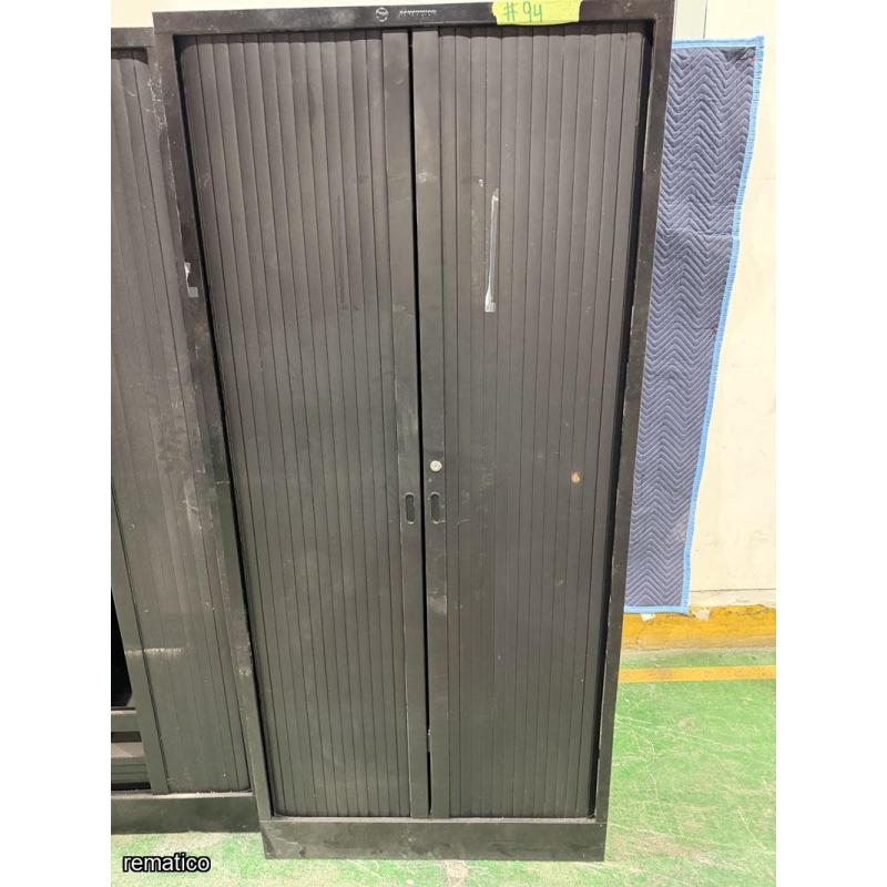 3 Gabinetes metálicos, Item94