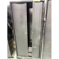 3 Gabinetes metálicos, Item94
