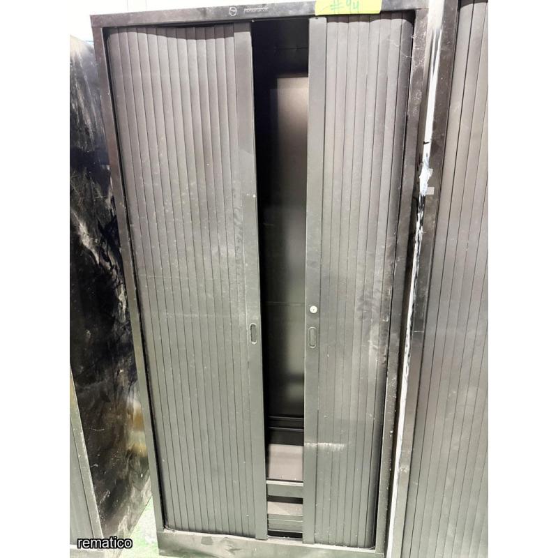 3 Gabinetes metálicos, Item94