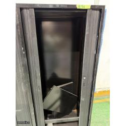 3 Gabinetes metálicos, Item94