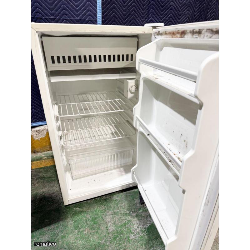 2 Refrigeradoras pequeñas Item98
