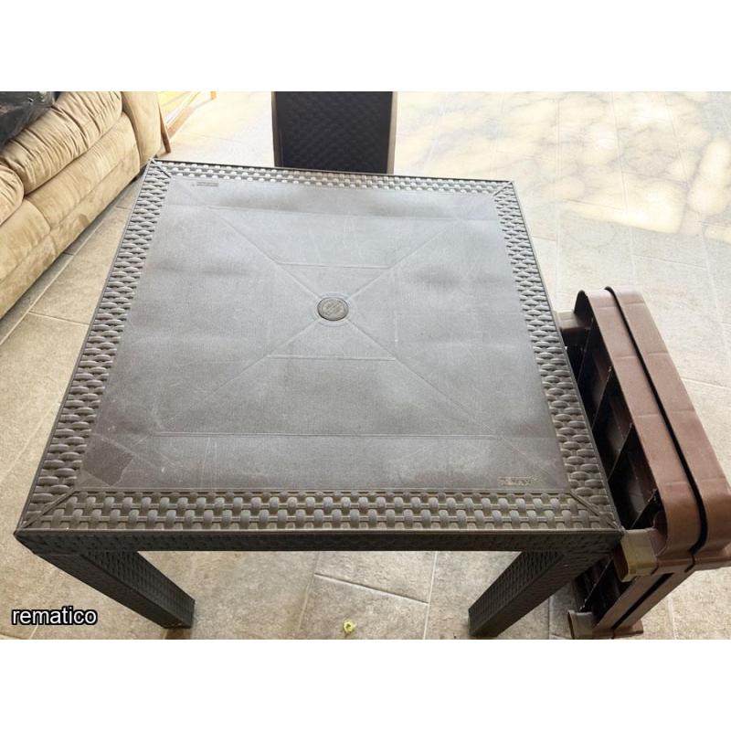 Mesa, silla y estante ItemCM13