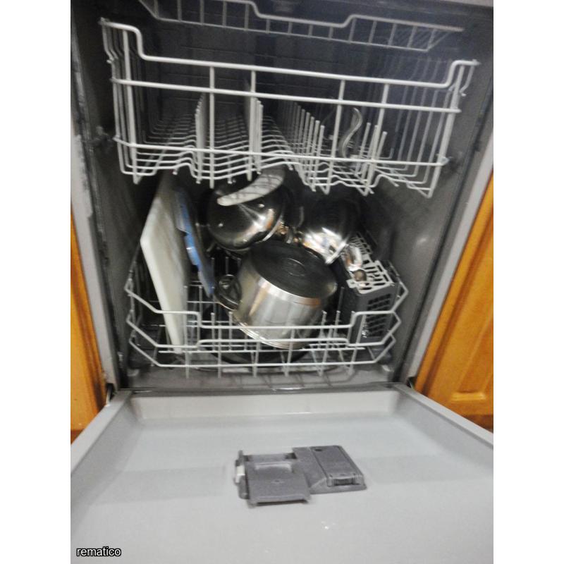 Lavadora de platos GE.  ItemEB31