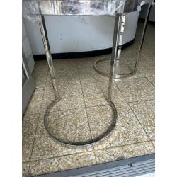 Dos mesas Auxiliares
