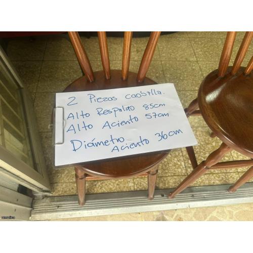 Dos bancos en Madera caobilla