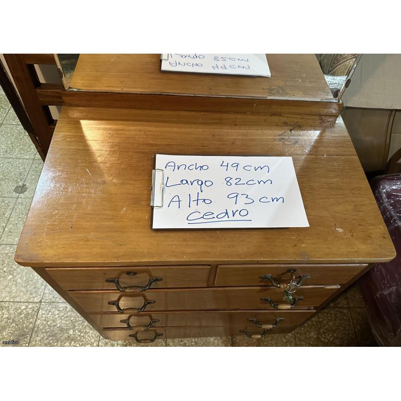 Mueble en CEDRO