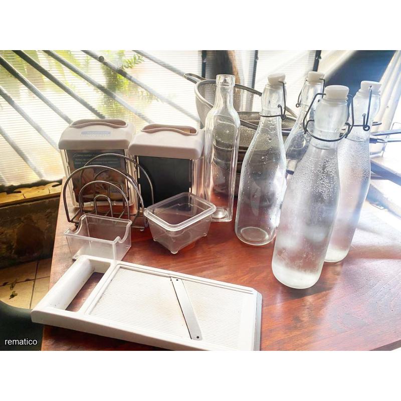 Lote de botellas, porta servilletas y varios ItemRB25