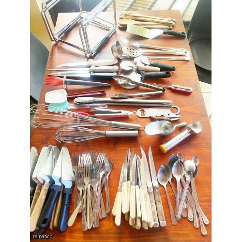 Lote de cuchillos,tenedores y varos ItemRB28